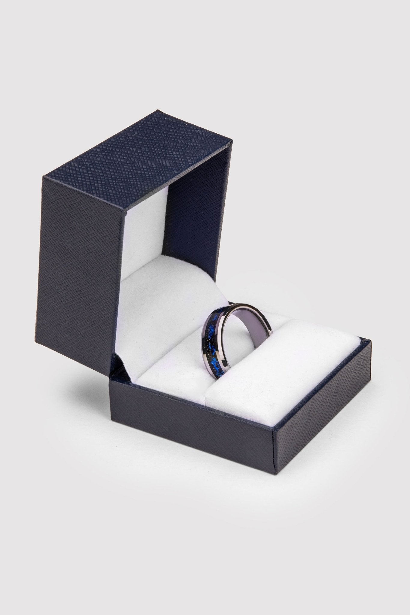 Enigmatic aurora ring - Saviero De Silva