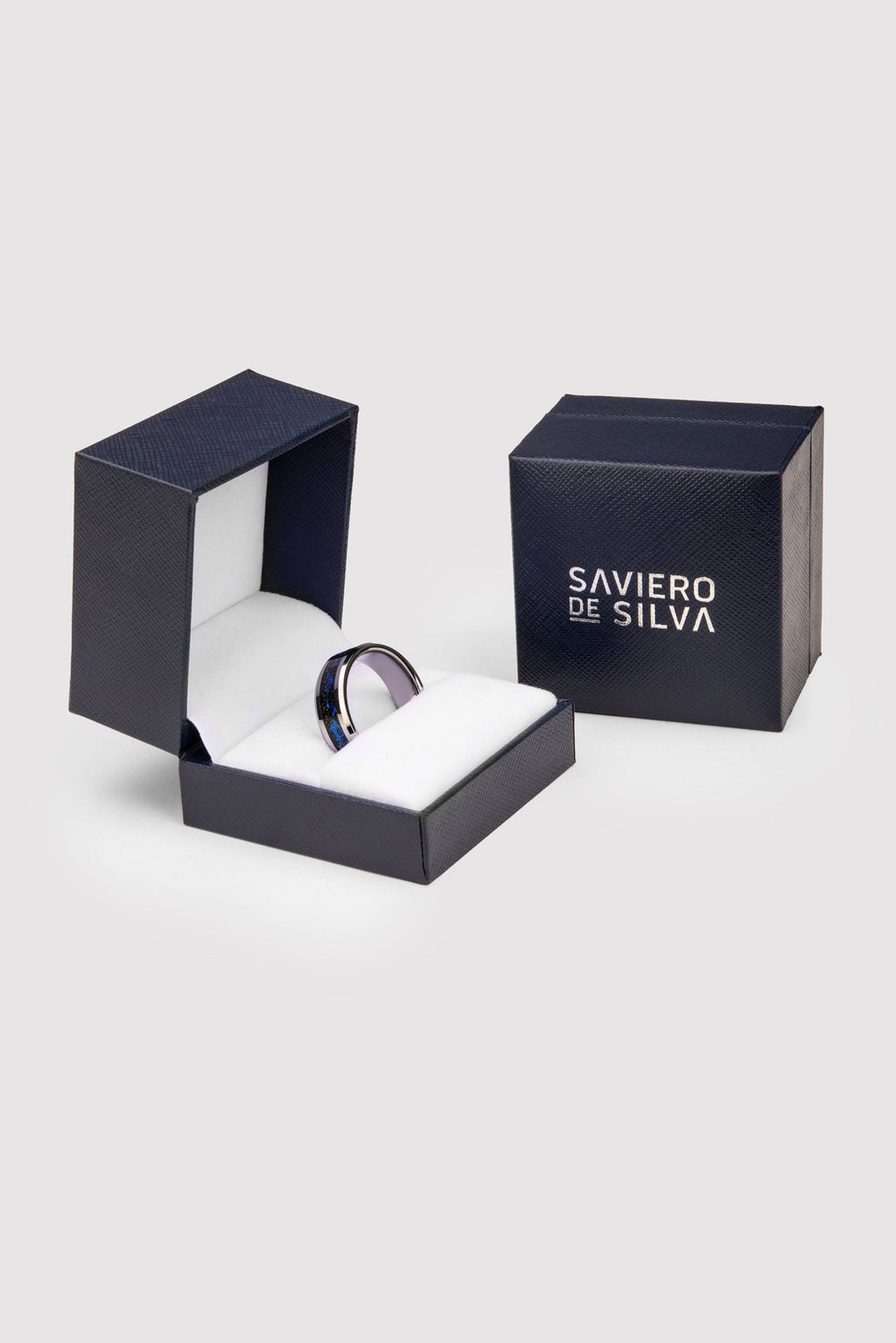 Enigmatic aurora ring - Saviero De Silva
