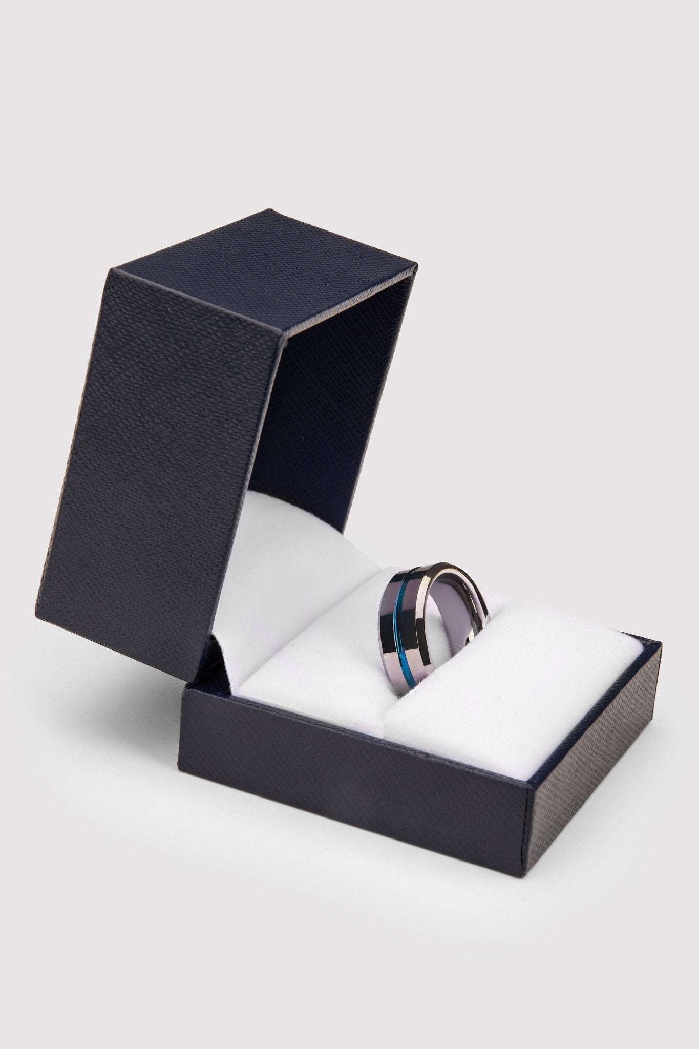 On the straight and narrow ring - Saviero De Silva